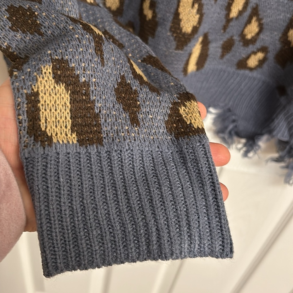 L Love Blue Gold Print Distressed Long Sleeve Acrylic Sweater Size Medium - Picture 4 of 9